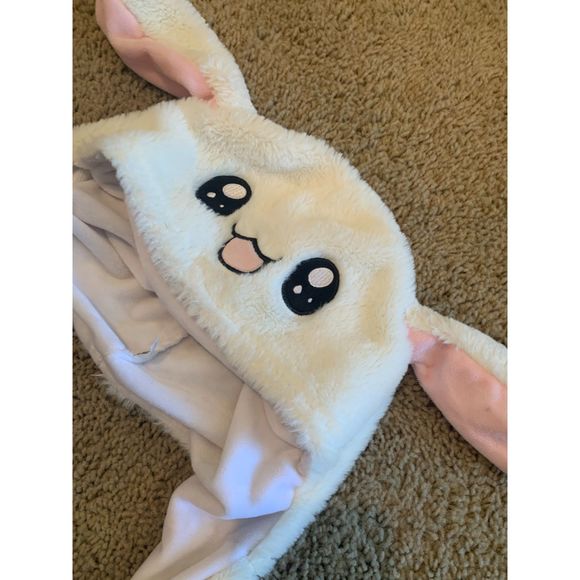 Bunny hat with ears that move - Picture 3 of 3
